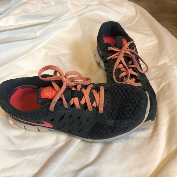 3/$20 Nike gray and pink sneakers - Picture 2 of 5